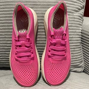 C R O C ‘ S Lite Ride Pink Pacer Sneakers